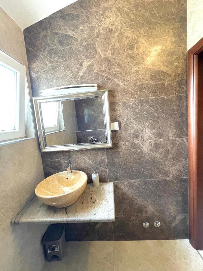 Apartments Harris Ulcinj Exterior photo